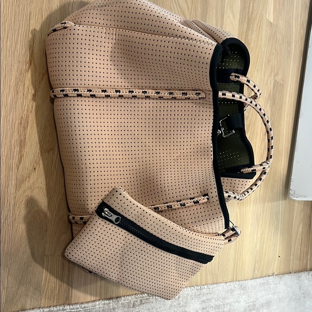 Stylish Tan Tote Bag with Pouch
